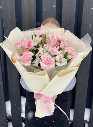 Сборный букет &laquo;Улыбка - начало любви&raquo; от интернет-магазина цветов в 