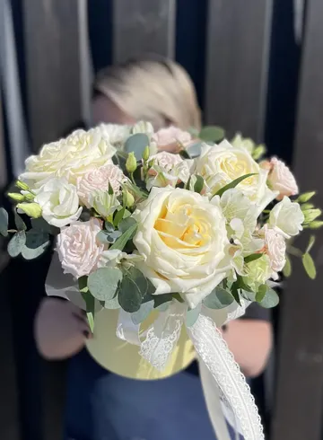 Композиция в шляпной коробке &laquo;Песок и пляж&raquo; от интернет-магазина цветов в 