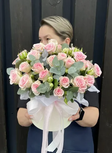 Композиция в шляпной коробке &laquo;Я с тобой летаю&raquo; от интернет-магазина цветов в 