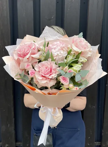 Сборный букет &laquo;Всё начинается с любви&raquo; от интернет-магазина цветов в 