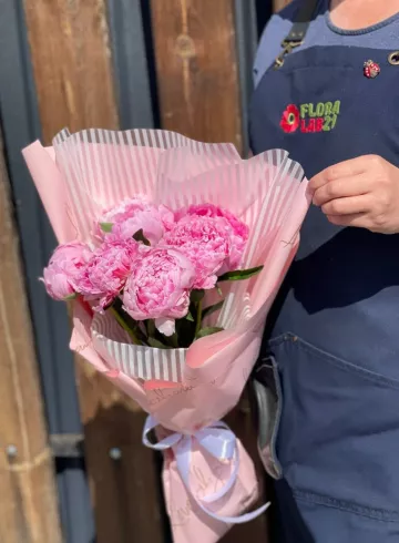 7 розовых пионов от интернет-магазина цветов в 