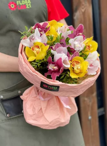 Монобукет 15 орхидей от интернет-магазина цветов в 