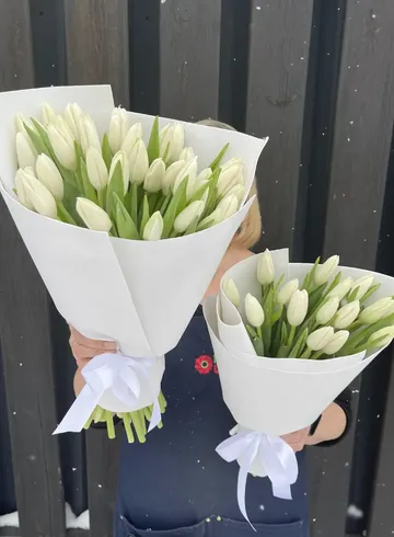 Монобукет белых тюльпанов от интернет-магазина цветов в 