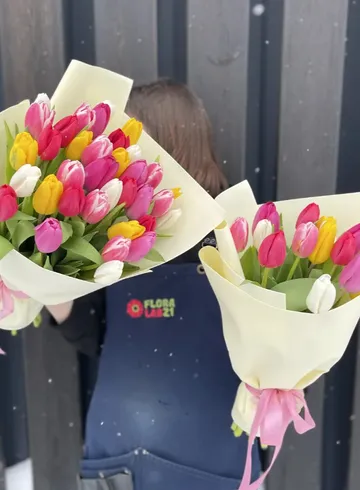 Монобукет разноцветных тюльпанов от интернет-магазина цветов в 
