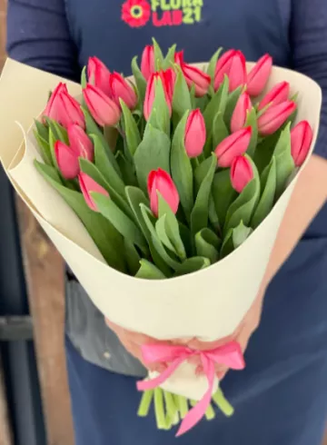 Монобукет красных тюльпанов от интернет-магазина цветов в 