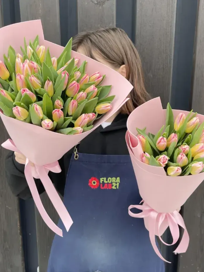 С тюльпанами