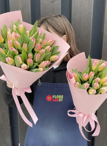 Монобукет розовых тюльпанов от интернет-магазина цветов в 