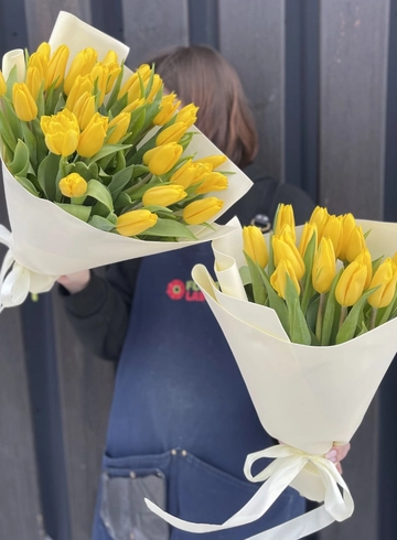 Монобукет желтых тюльпанов от интернет-магазина цветов в 