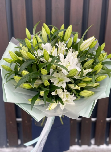 15 белых лилий от интернет-магазина цветов в 