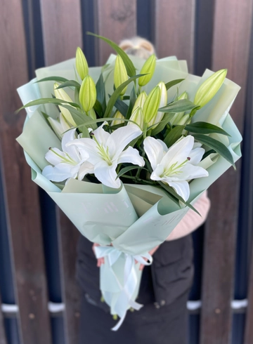 5 белых лилий от интернет-магазина цветов в 