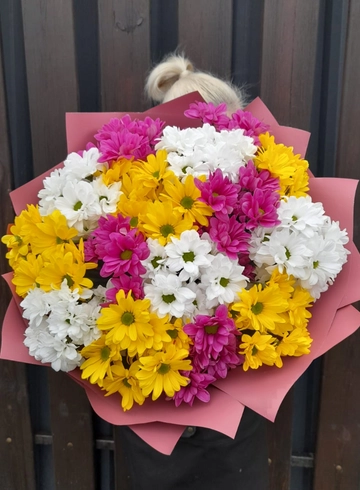 Монобукет хризантем «Яркий Мир» от интернет-магазина цветов в 