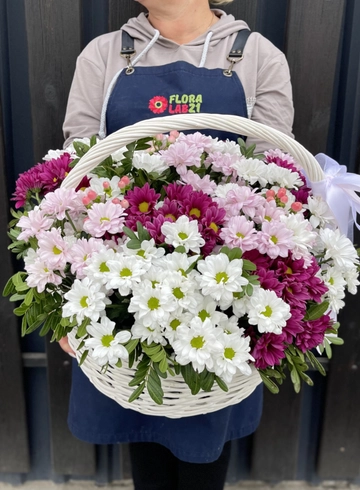 Композиция в корзине из хризантем от интернет-магазина цветов в 