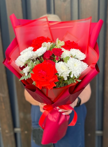 Сборный букет «Яркий праздник» от интернет-магазина цветов в 