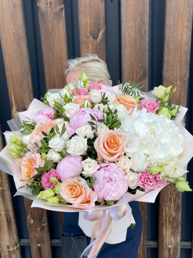 Авторский букет &laquo;Взгляд аристократки&raquo; от интернет-магазина цветов в 