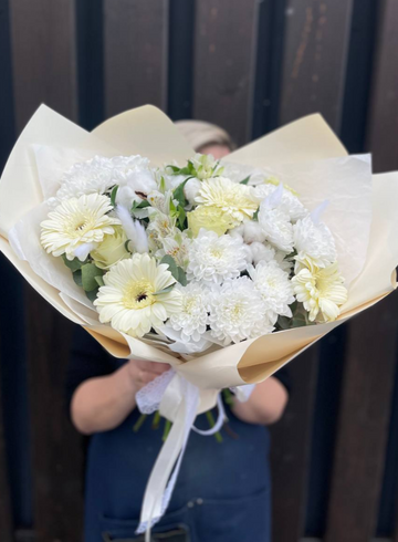 Сборный букет «Хороший знак» от интернет-магазина цветов в 