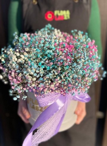 Композиция в шляпной коробке «Мисс Очарование Maxi» от интернет-магазина цветов в 